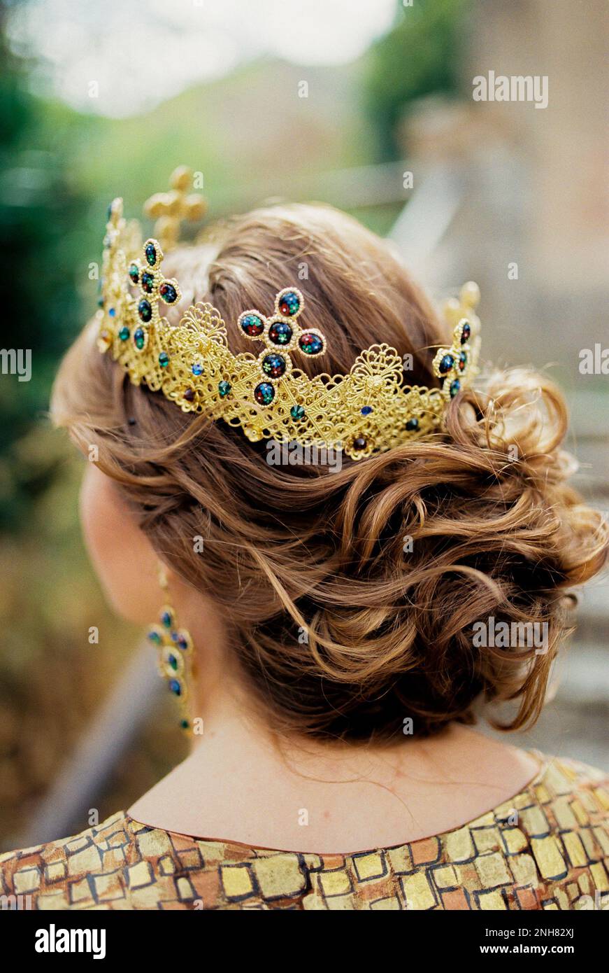 Golden crown head photo hi-res stock photography and images - Alamy