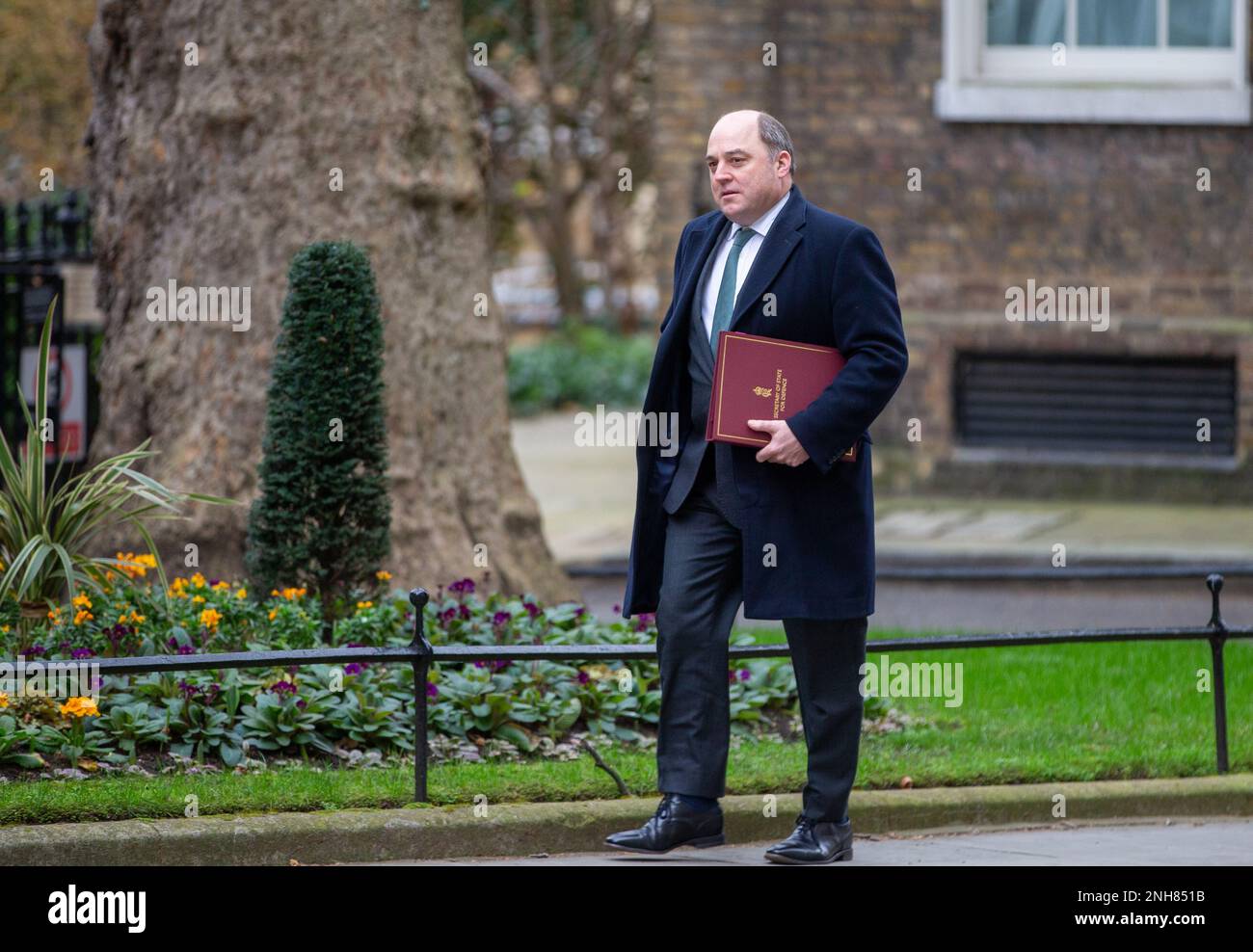 London, England, UK. 21st Feb, 2023. Secretary of State for Defence BEN WALLACE is seen outside 10 Downing Street as cabinet meet. (Credit Image: © Tayfun Salci/ZUMA Press Wire) EDITORIAL USAGE ONLY! Not for Commercial USAGE! Credit: ZUMA Press, Inc./Alamy Live News Stock Photo