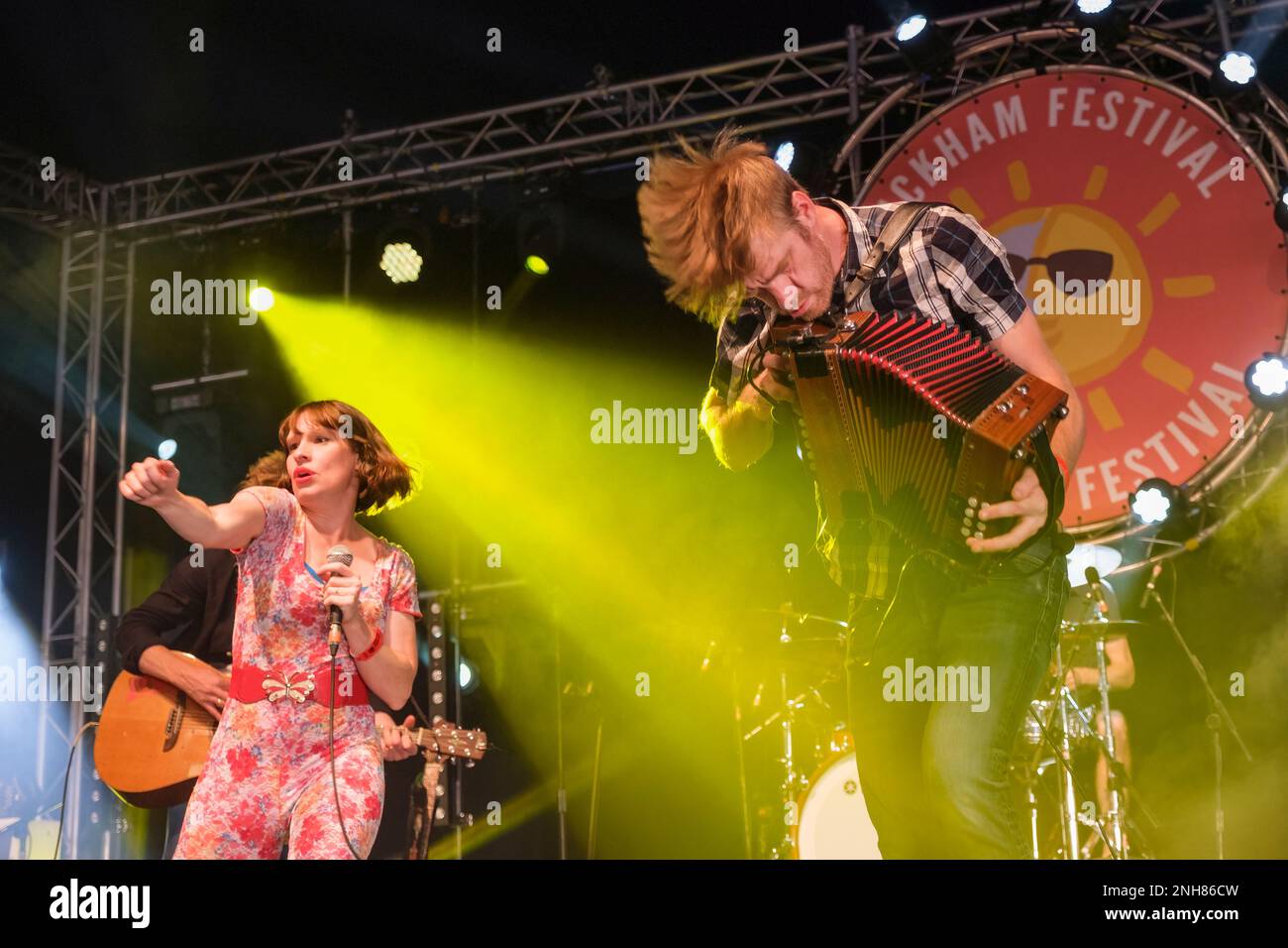 Lorna Thomas and Maxwell Thomas of Skinny Lister performing at the Wickham Festival, Hampshire, UK. August 5, 2022 Stock Photo