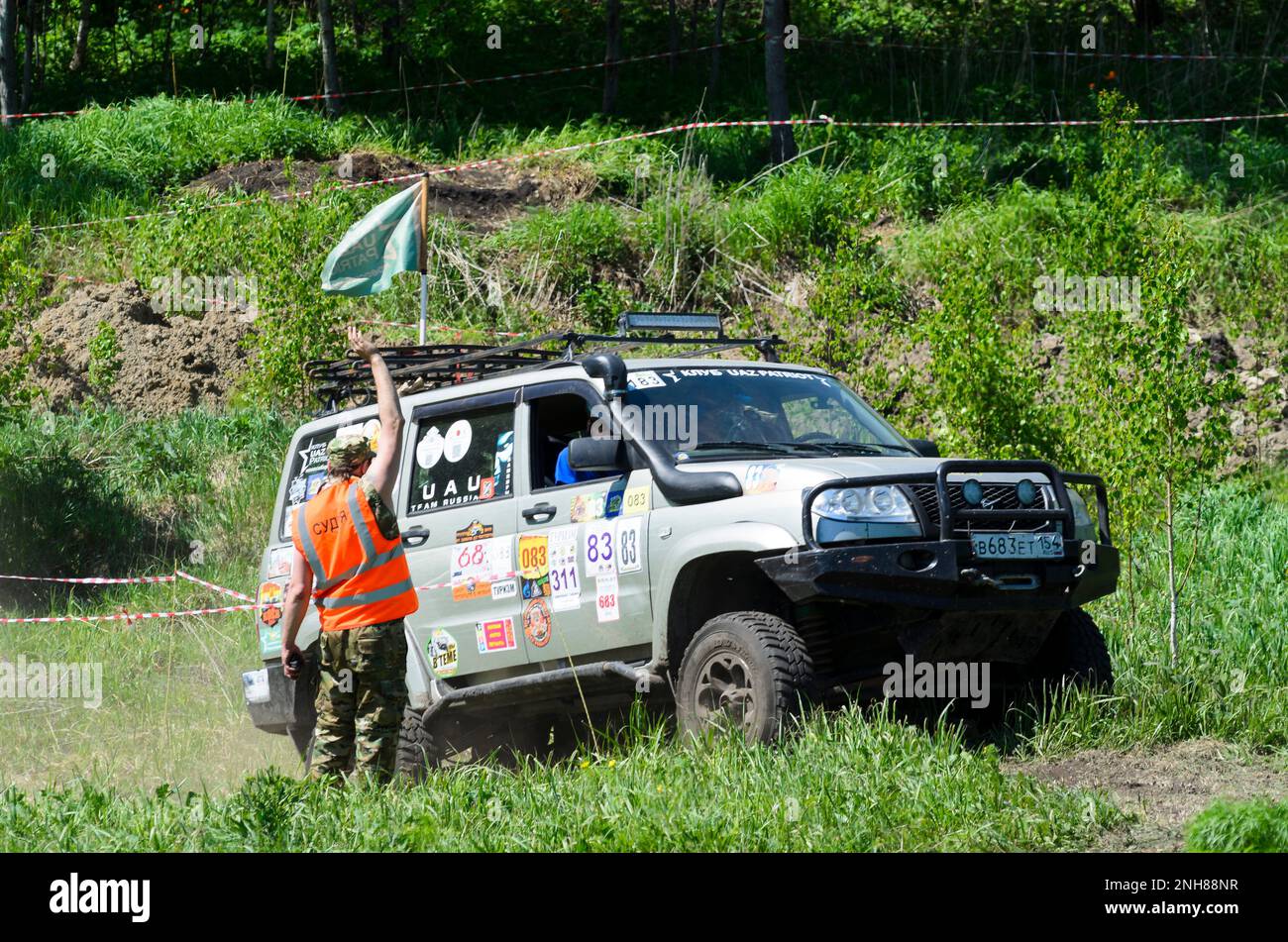 People in off-road vehicles Uaz Patriot in the summer in the field in Russia Stock Photo