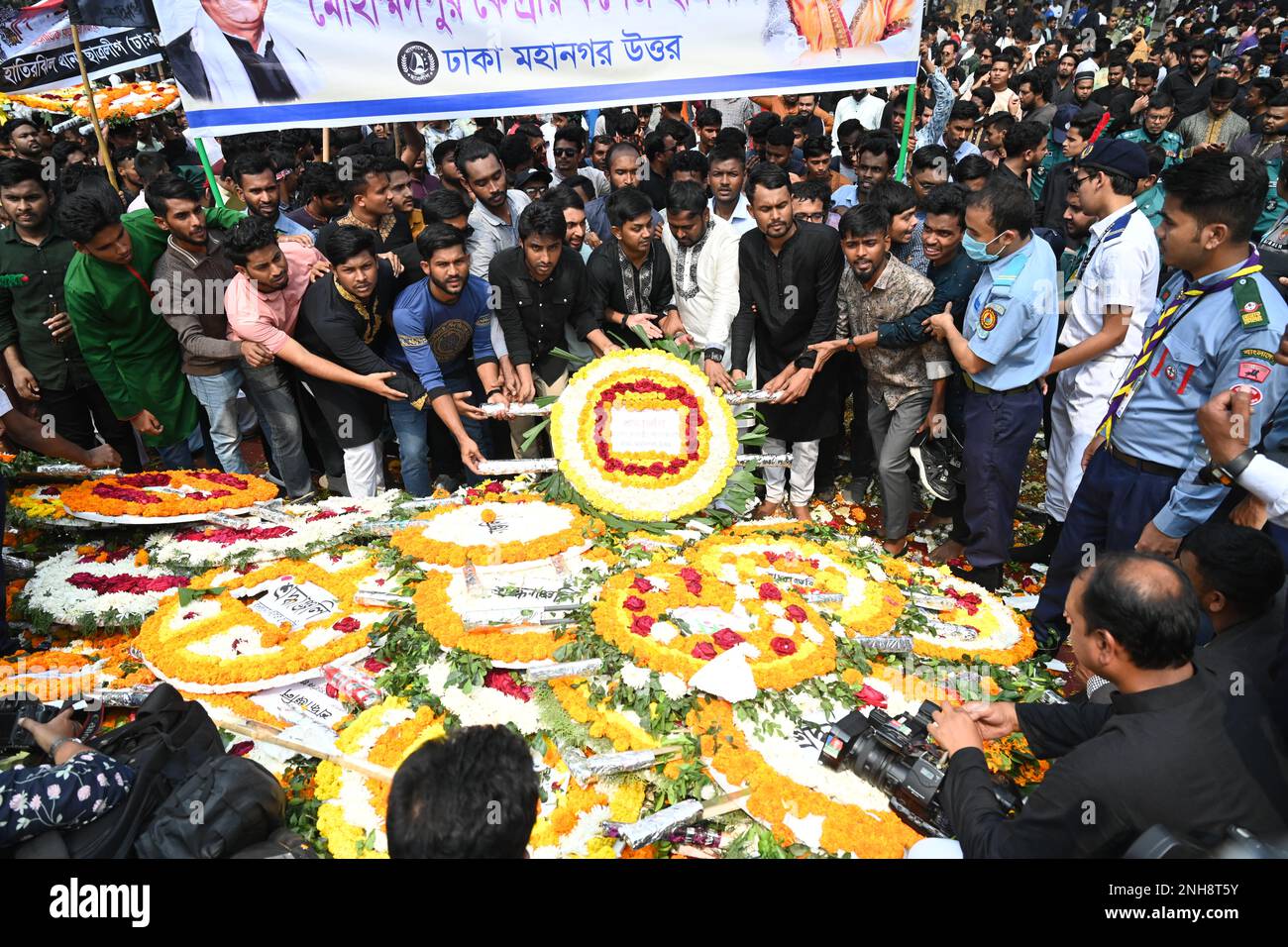 Dhaka, Bangladesh. 21st Feb, 2023. People lay flower wreaths at the