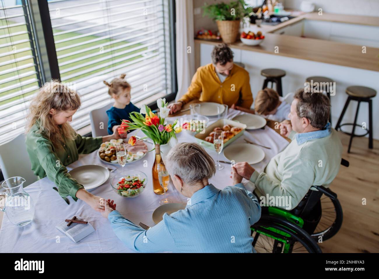 Family praying together meal dining hi-res stock photography and images ...