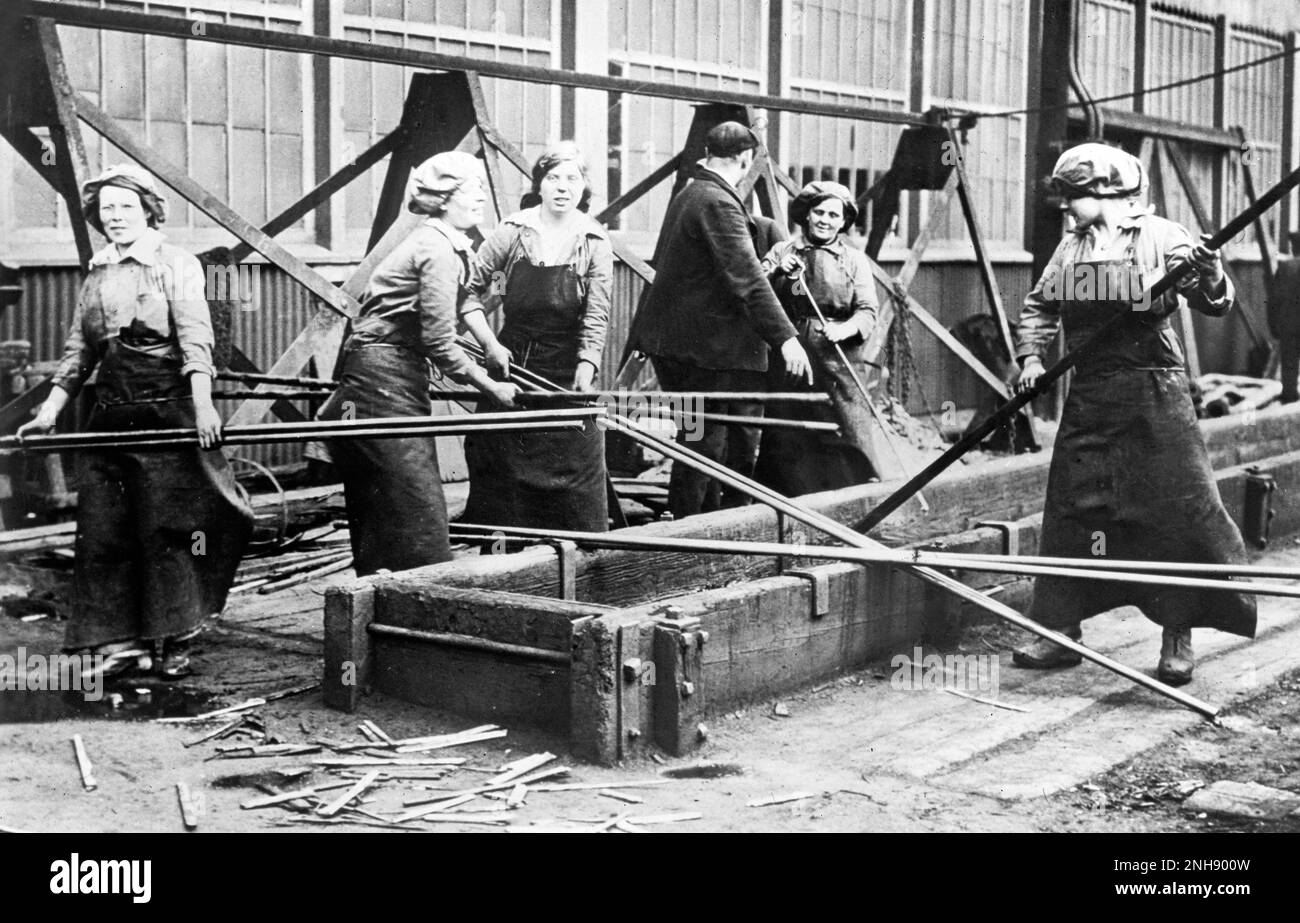 Women at work building navy ships during World War I in England. Illustrated London News, June 10, 1916. Stock Photo