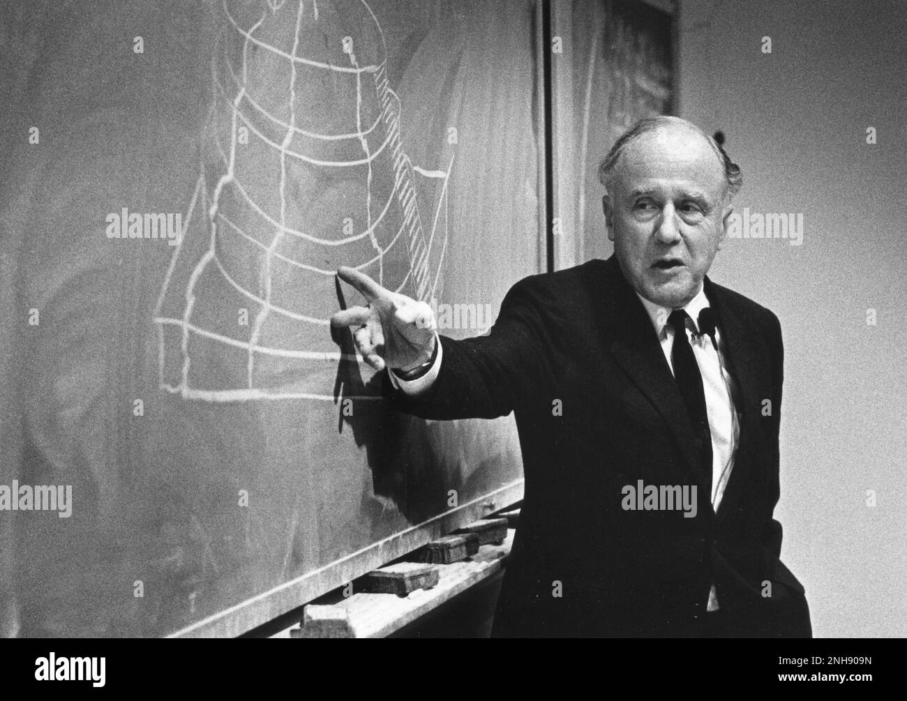 John Wheeler (1911-2008), American theoretical physicist, lecturing on 'Beyond the End of Time' at the University of Missouri at Rolla, November 16, 1981. Stock Photo