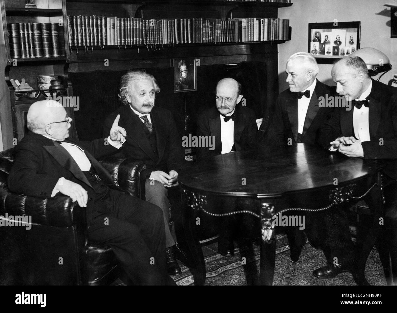German and American physicists and chemists (left to right): Walther Nernst, Albert Einstein, Max Planck, Robert Andrews Millikan, and Max von Laue, at a dinner given by Max von Laue on 12 November 1931 in Berlin. Stock Photo