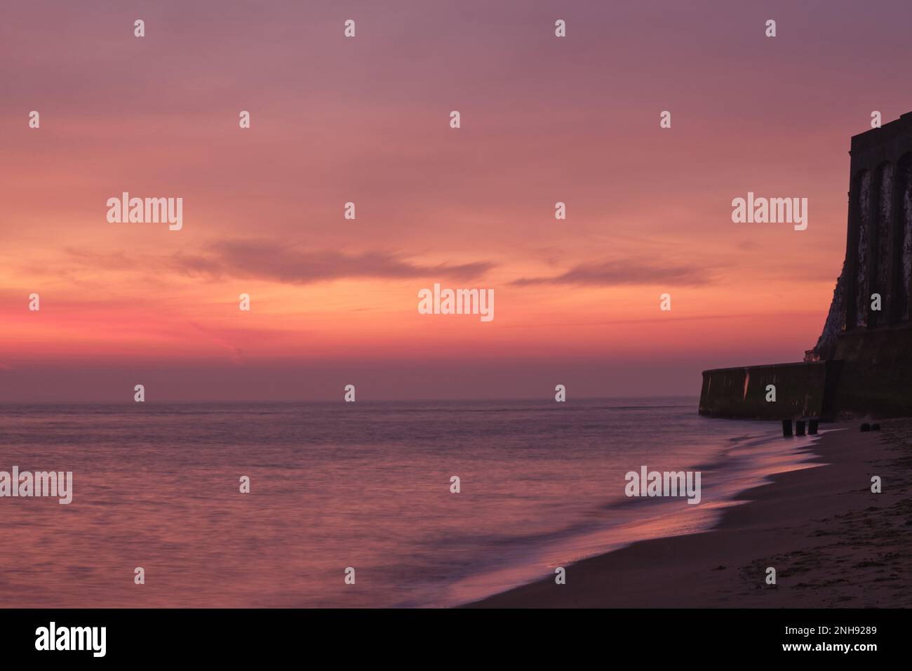 Sunrise over Kingsgate Bay in Broadstairs, Kent in Winter Stock Photo