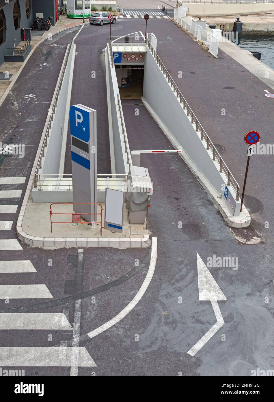 Column Sign Direction Arrow to Underground Parking Ramp Way Stock Photo