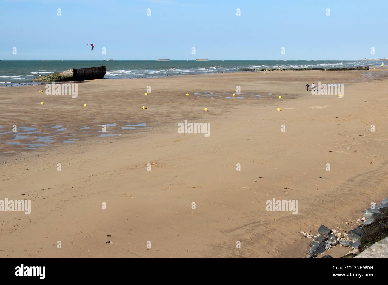 beach and atlantic ocean at arromanches in normandy (france) Stock Photo