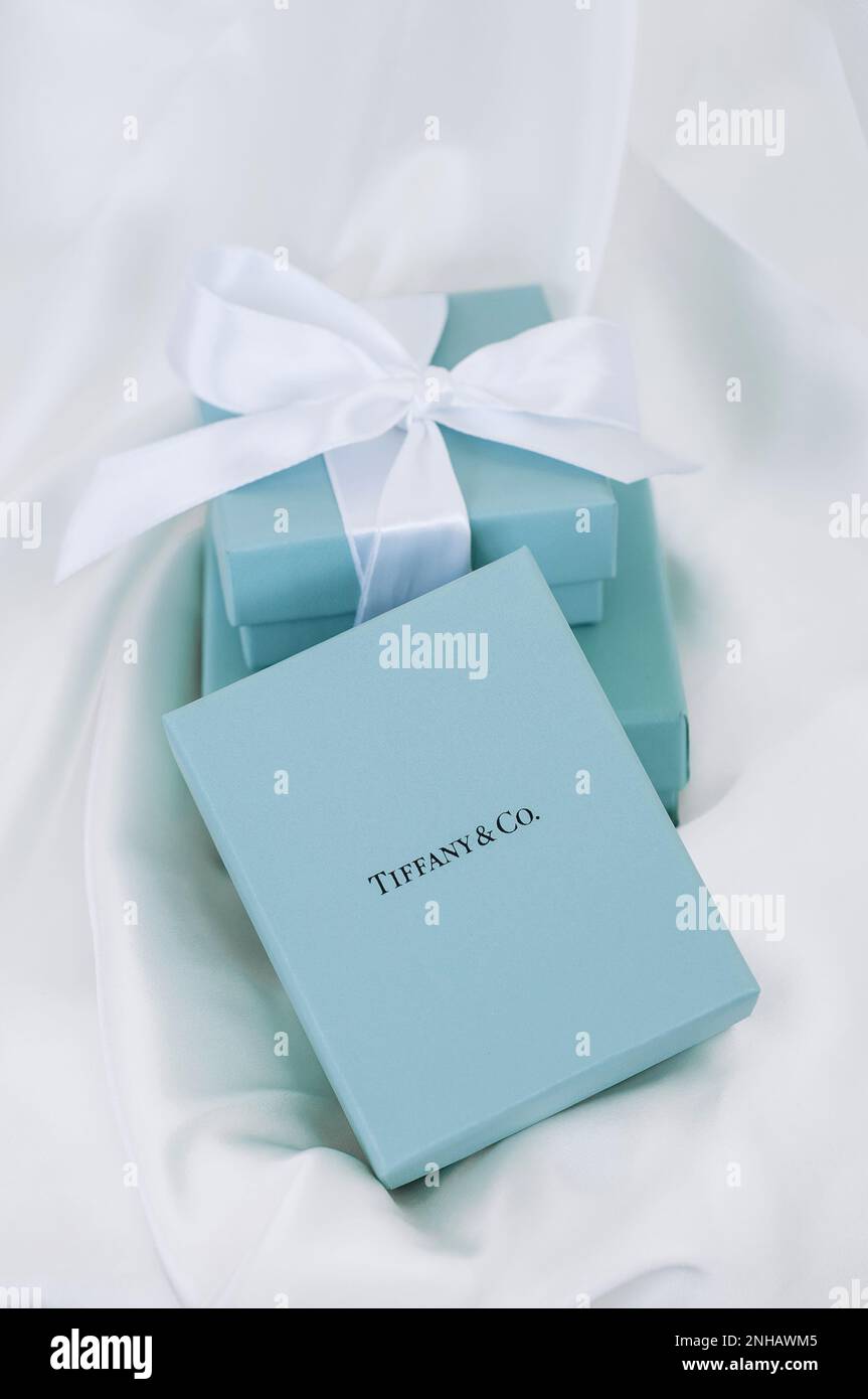 Branded boxes Tiffany with the white silk ribbon Stock Photo Alamy