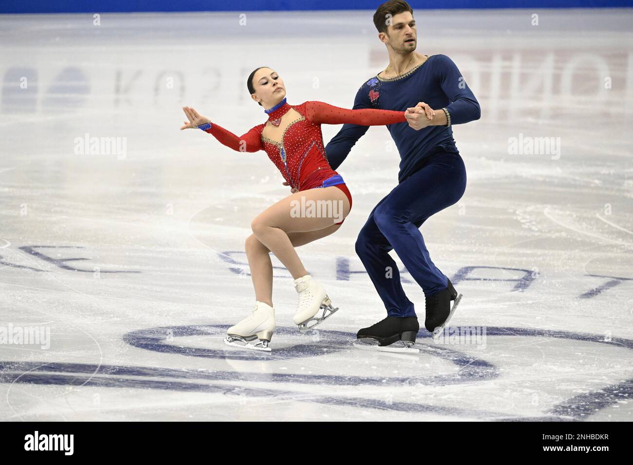 Lucrezia Beccari and Matteo Guarise of Italy perform during the pairs