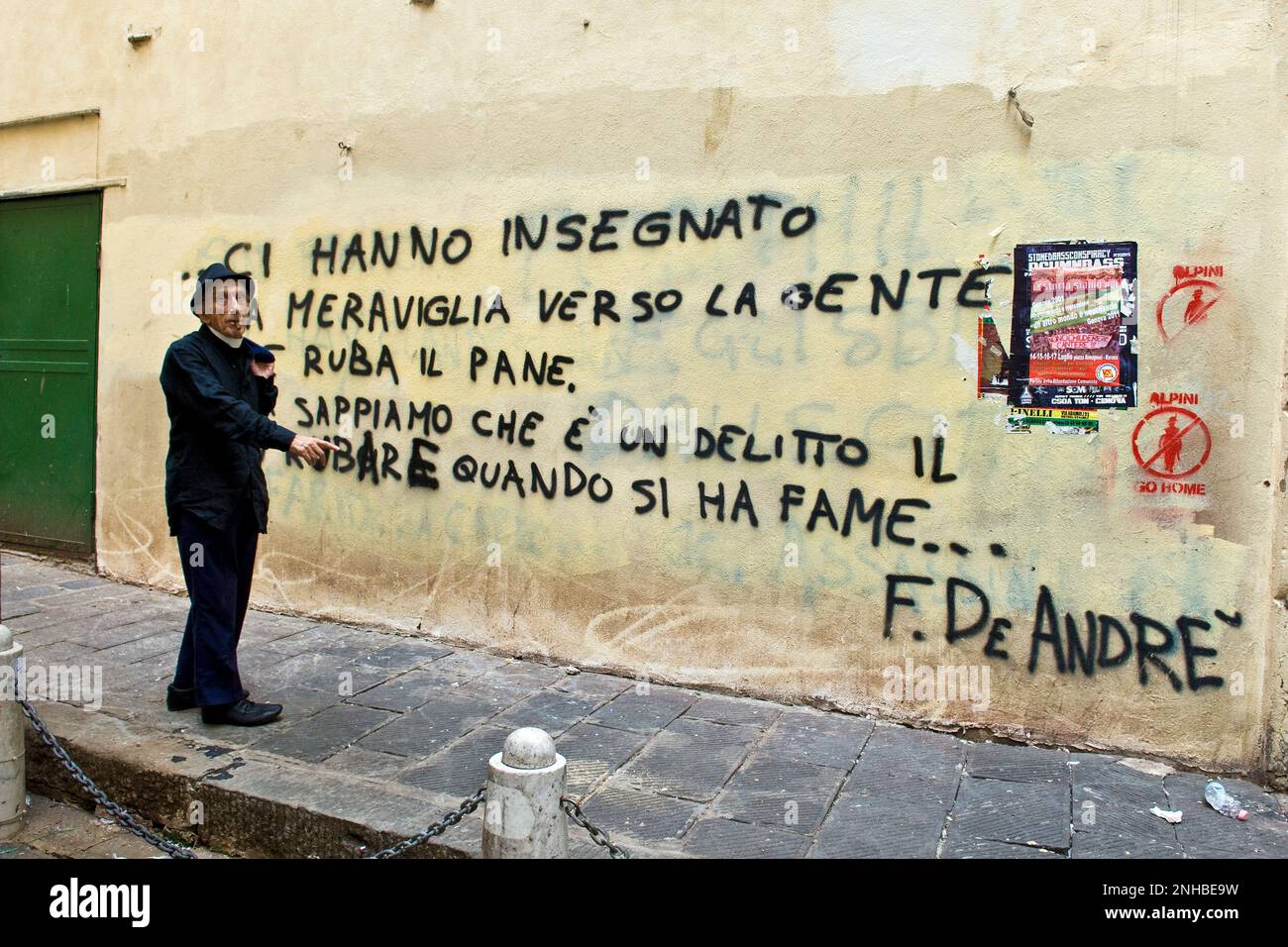 Don Andrea says a famous quote by Fabrizio De Andrè, Don Andrea Gallo, Genoa, Italy Stock Photo