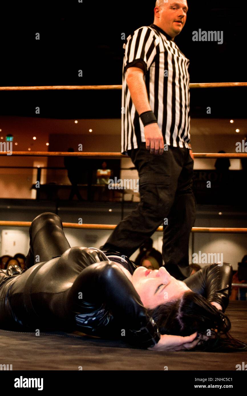 Referee ring hi-res stock photography and images - Alamy