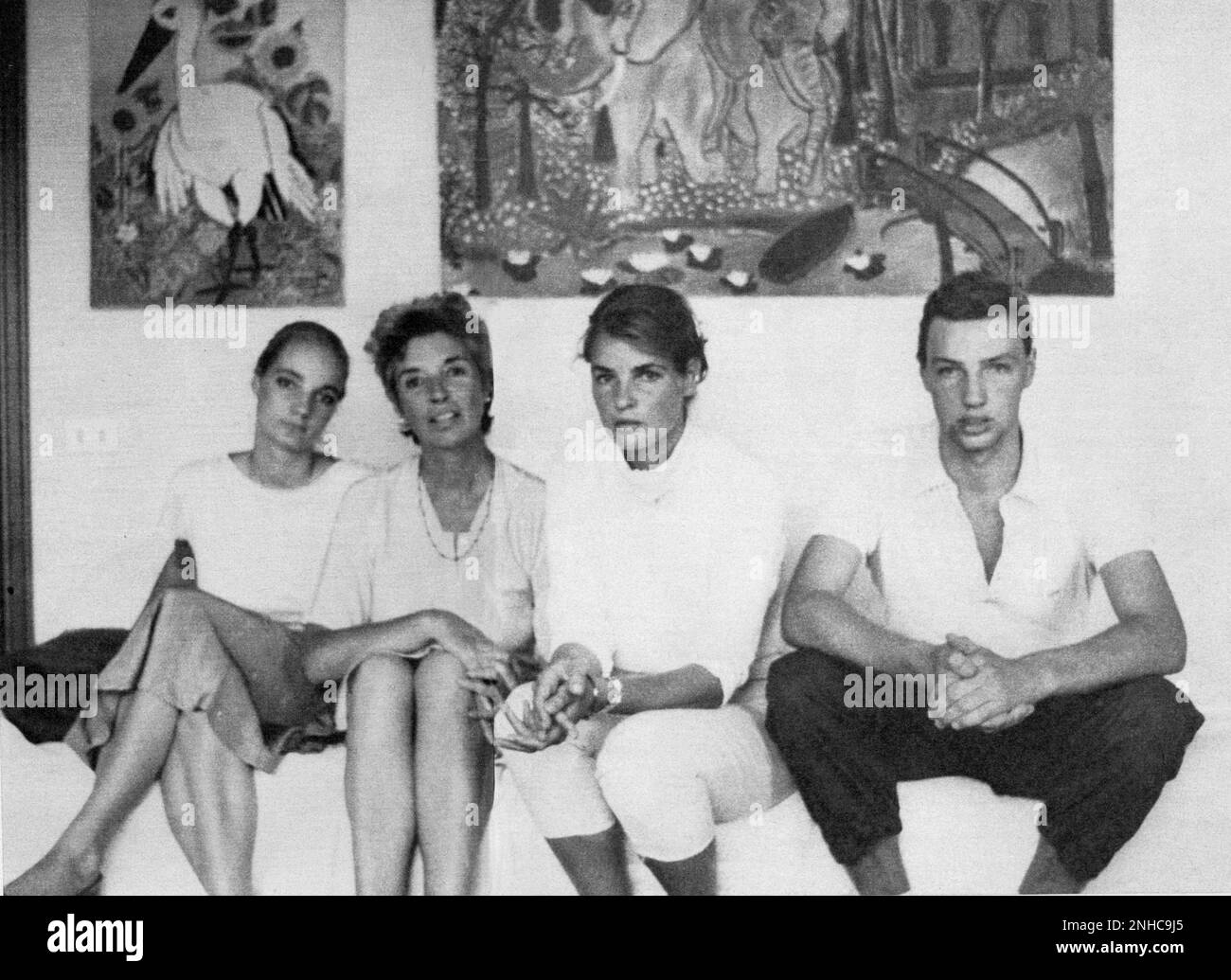 1978 ca. , Roma , Italy  :  The young german man DIRK HAMER ( 1959 - 1978 ) , son of Doctor  Ryke Geer Hamer  , killed by the  italian prince Vittorio Emanuele di Savoia at Isola di Cavallo , Corsica . In this photo in the Via Cassia apartement with mother SIGRID HAMER ( death for cancher only few years after ) with others two daughters GUHILD  ( born in 1961 ) and BRIGITTE ( born in 1957 ). The canvas artwork at wall was painted by Dirk  - Savoy - vittima - victim - reali - nobili italiani - nobiltà italiana - mistero - mystery - portrait - ritratto  - famiglia - family - madre e figli ---- Stock Photo