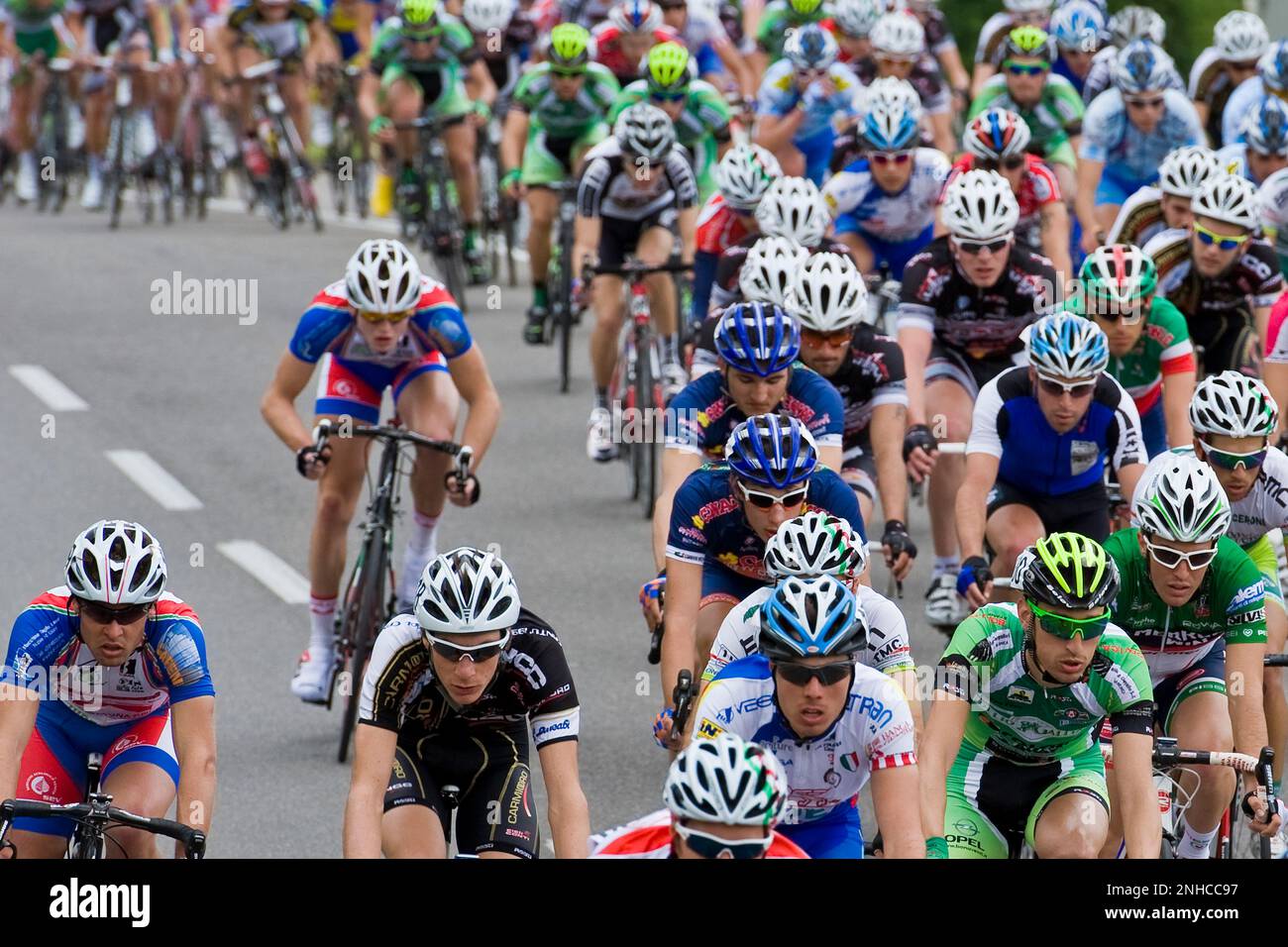 Group of people sports racing hi-res stock photography and images - Alamy