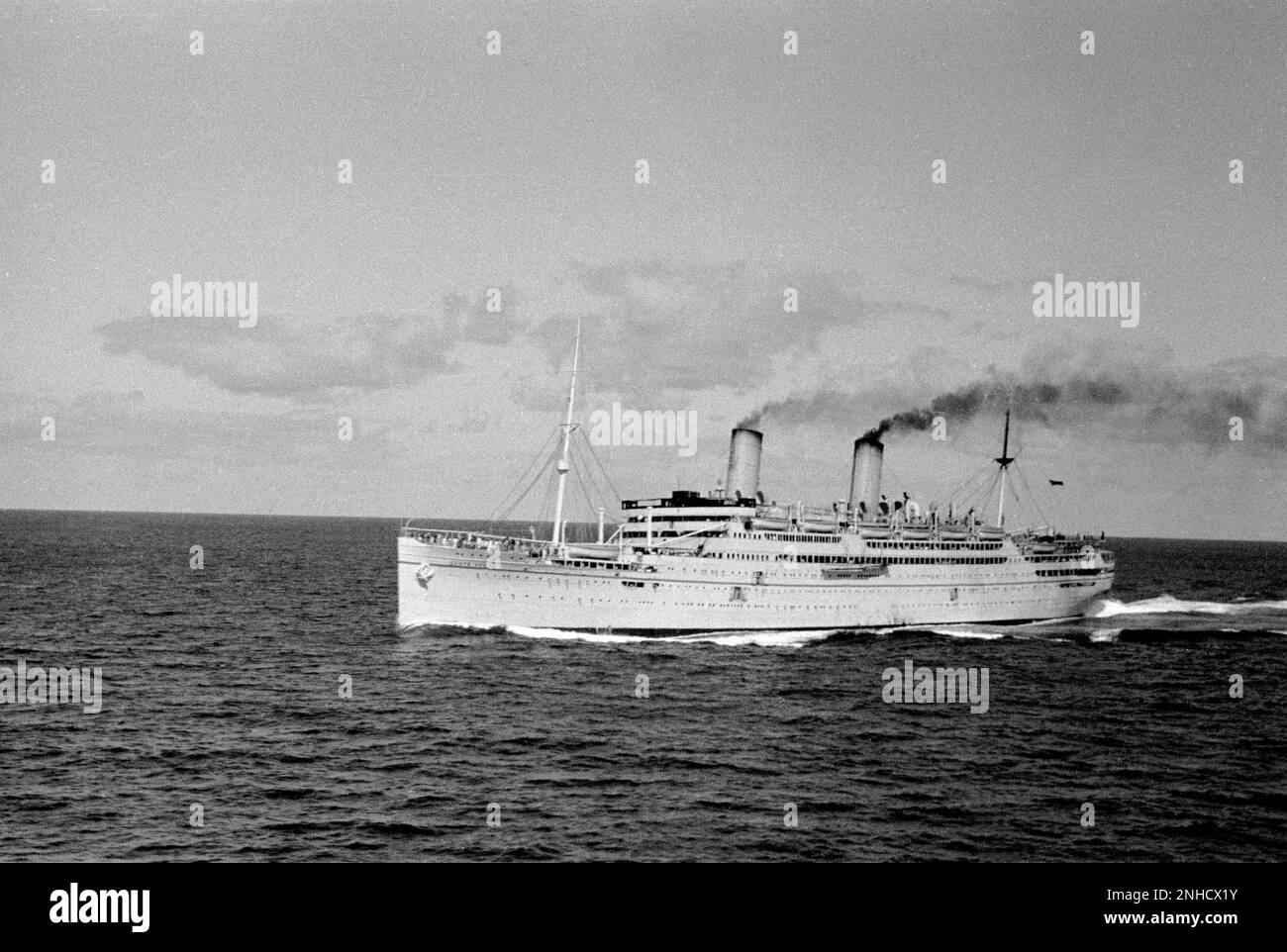1937 , 19 january , Indian Ocean  : The italian navy CONTE VERDE photographed from board of italian navy CONTE ROSSO , crossed in Indian Ocean , return from a travel in Asian countries  - NAVE - boat - transatlantico - viaggio - viaggiatore - turista - tourist - turismo - tourism - turisti -  ANNI TRENTA - 30's - '30 - CROCIERA - CRUISE   ----  Archivio GBB Stock Photo