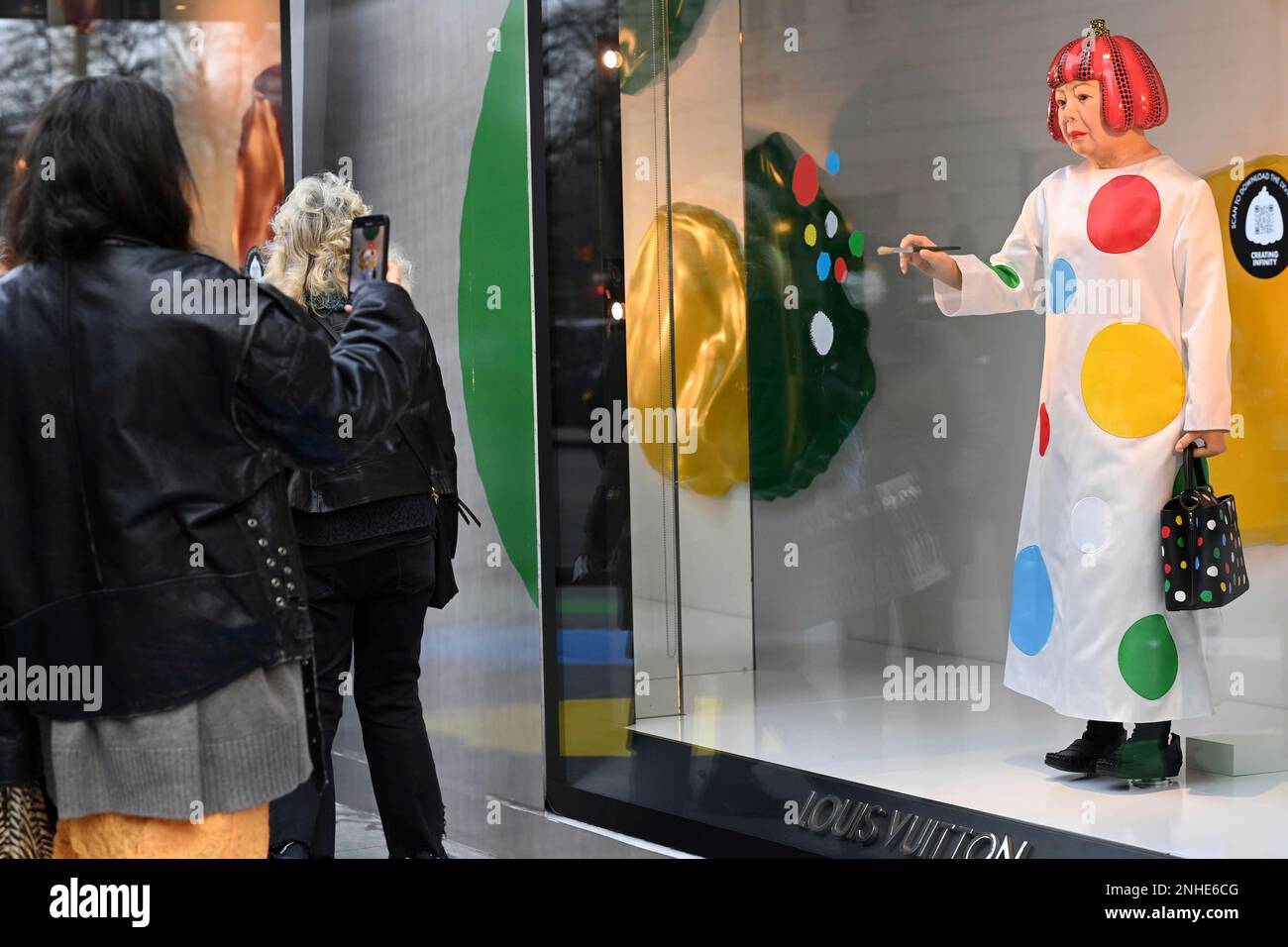 Yayoi Kusama the robot of Louis Vuitton, place Vandome. France, Paris on  January 24, 2023. Louis Vuitton celebrates 2nd collaboration with artist Yayoi  Kusama. Photo by Patricia Huchot-Boissier/ABACAPRESS.COM Stock Photo - Alamy
