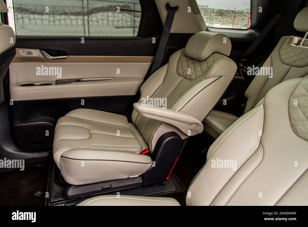 Captains chair hi res stock photography and images Page 2 Alamy