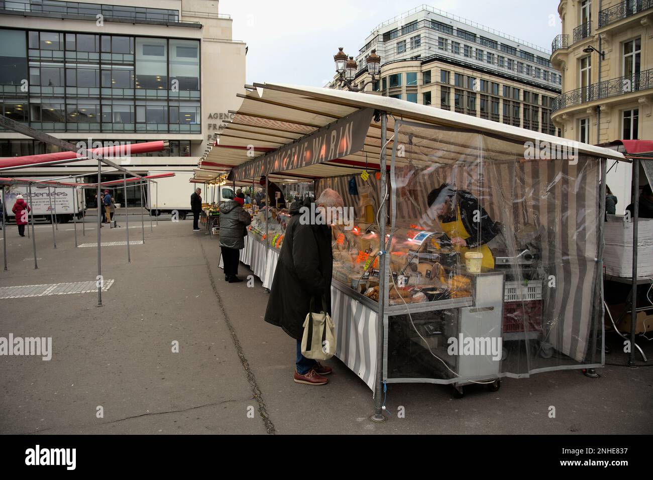 Food market in the streets of Paris Stock Photo - Alamy