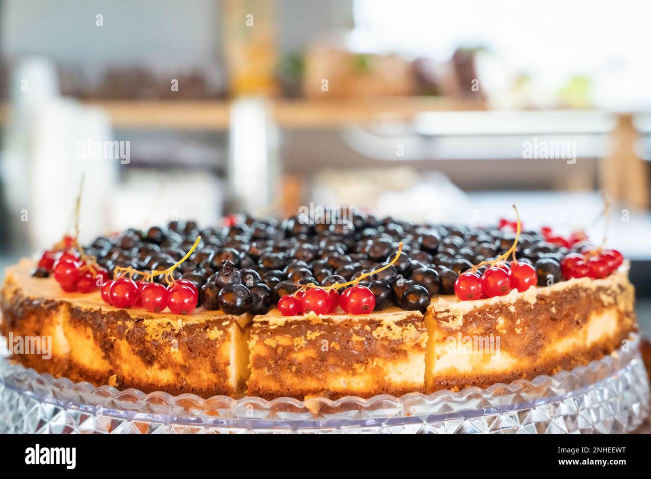 Cake fruit berry hi-res stock photography and images - Alamy