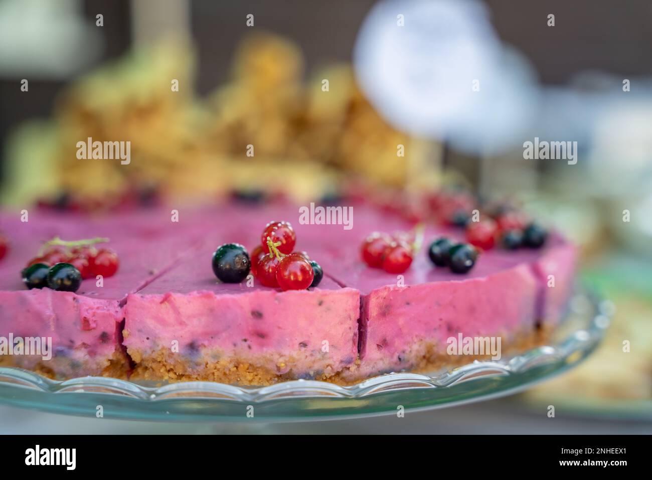 Cake fruit berry hi-res stock photography and images - Alamy