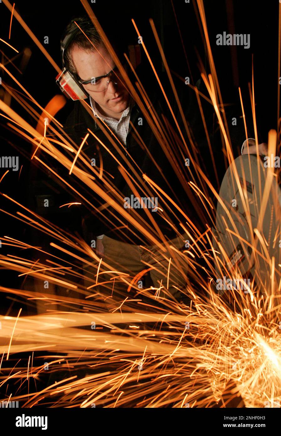 stanfordengineering 017 mac.jpg Stanford student Jon Thomas, works a