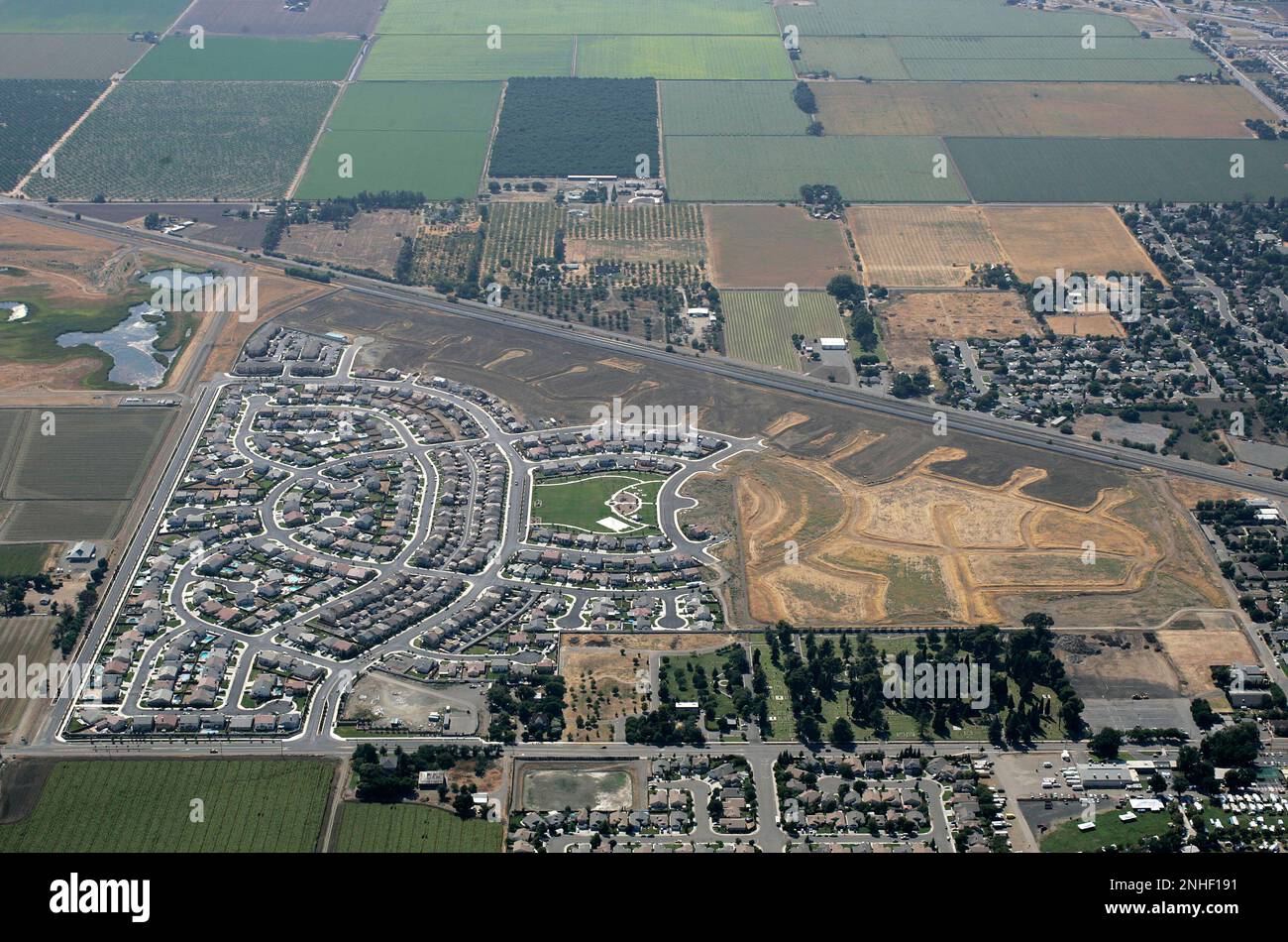 i8013 127 mac.jpg Housing development on the Southern edge of Dixon, Ca.  Real Estate story on the rapid growth and development in Solano County. The  I-80 at I-680 freeways in Cordelia get