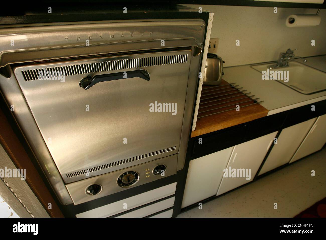 eichler 086 mac.jpg The original Thermador electric oven still works