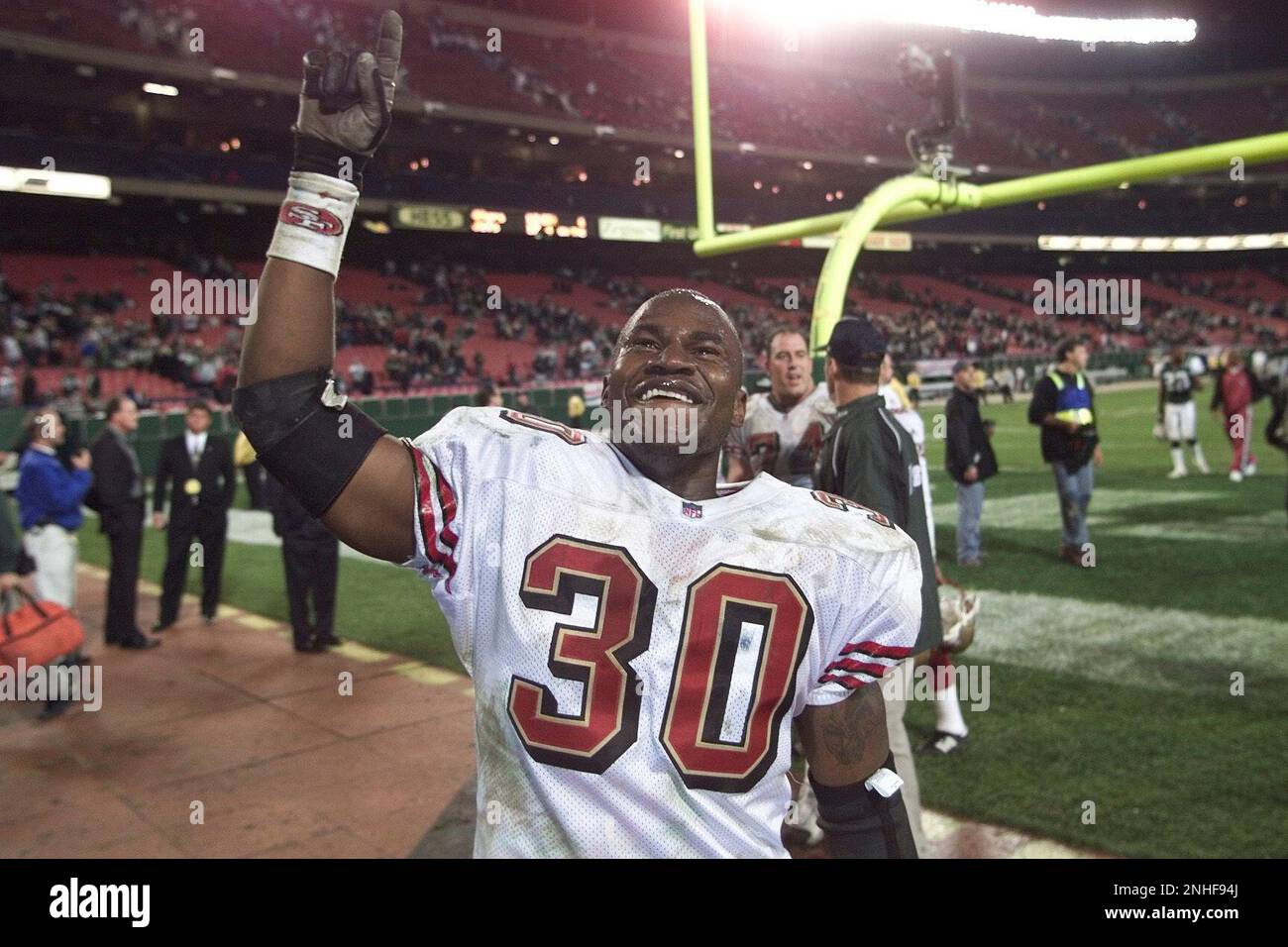 49ERS13-C-01OCT01-SP-MAC 49ers 30- Lance Schulters celebrates the