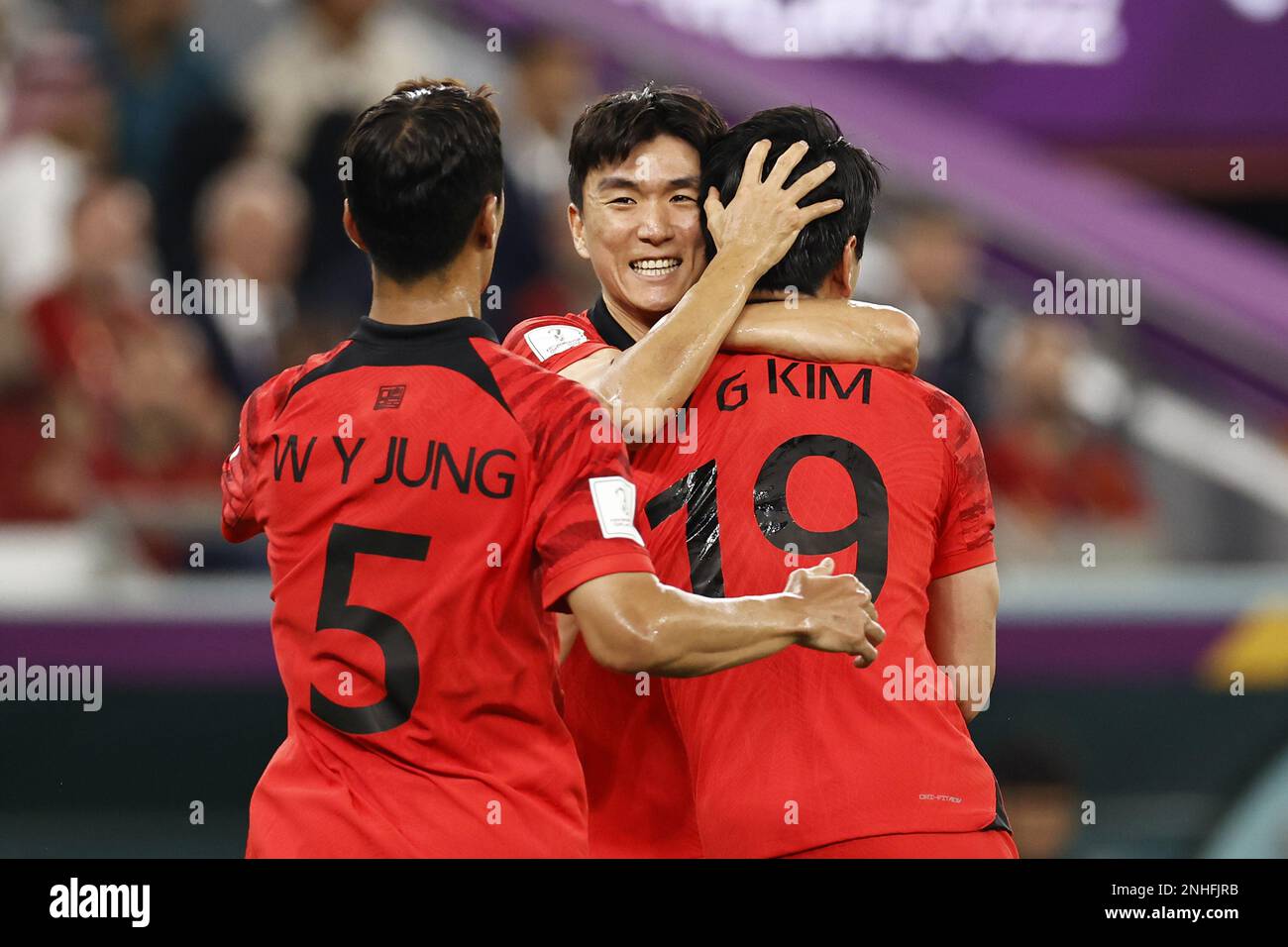 DOHA - (LR) Woo-young Jung of Korea Republic, In-beom Hwang of Korea Republic, Young-gwon Kim of Korea Republic during the FIFA World Cup Qatar 2022 group H match between South Korea and Portugal at Education City Stadium on December 2, 2022 in Doha, Qatar. AP | Dutch Height | MAURICE OF STONE Stock Photo