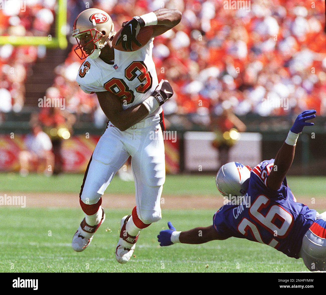 49ERS STOKES/C/07SEP97/SP/MACOR 49ERS/RAMS J.J. Stokes celebrates his 2nd  quarter TD with 81-Terrell Owens. Chronicle Photo: Michael Macor (MICHAEL  MACOR/San Francisco Chronicle via AP Stock Photo - Alamy