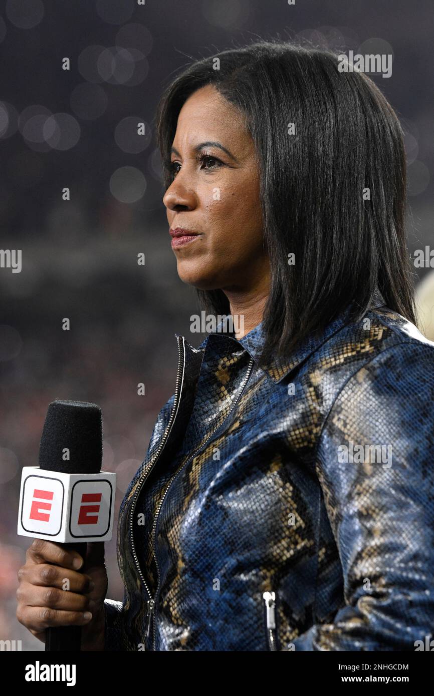 CINCINNATI, OH - JANUARY 02: ESPN reporter Lisa Salters reports