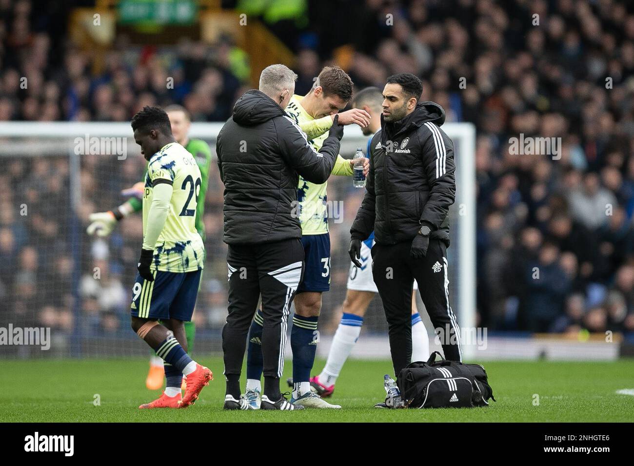 Max Wober of Leeds United goes off with a shoulder injury during the Premier League match between Everton and Leeds United at Goodison Park, Liverpool on Saturday 18th February 2023. (Photo: Pat Scaasi | MI News) Credit: MI News & Sport /Alamy Live News Stock Photo