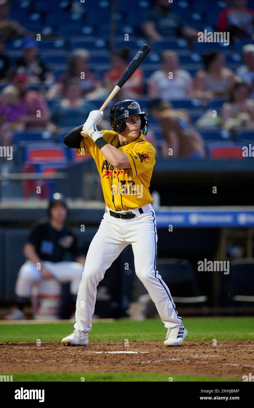 Perros Calientes De Akron Chris Roller (32) bats during an Eastern