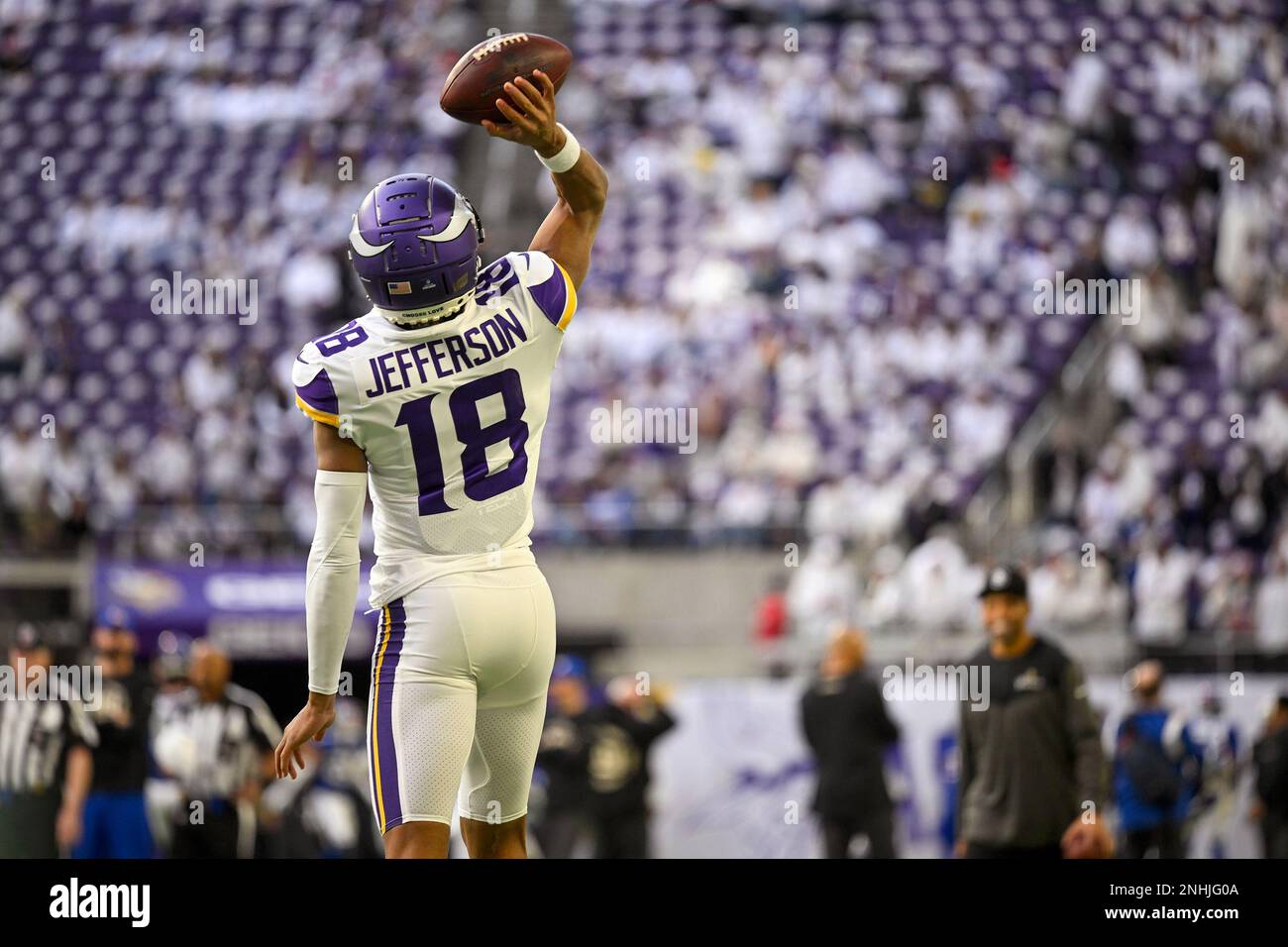 MINNEAPOLIS, MN - DECEMBER 24: Minnesota Vikings wide receiver Justin  Jefferson (18) warms up before before a game between the Minnesota Vikings  and New York Giants on December 24, 2022, at U.S.