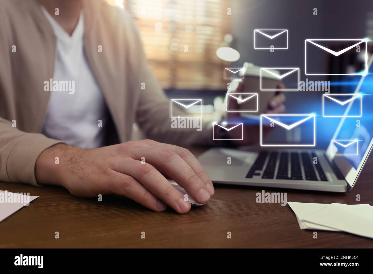 Sending mouse hi-res stock photography and images - Alamy