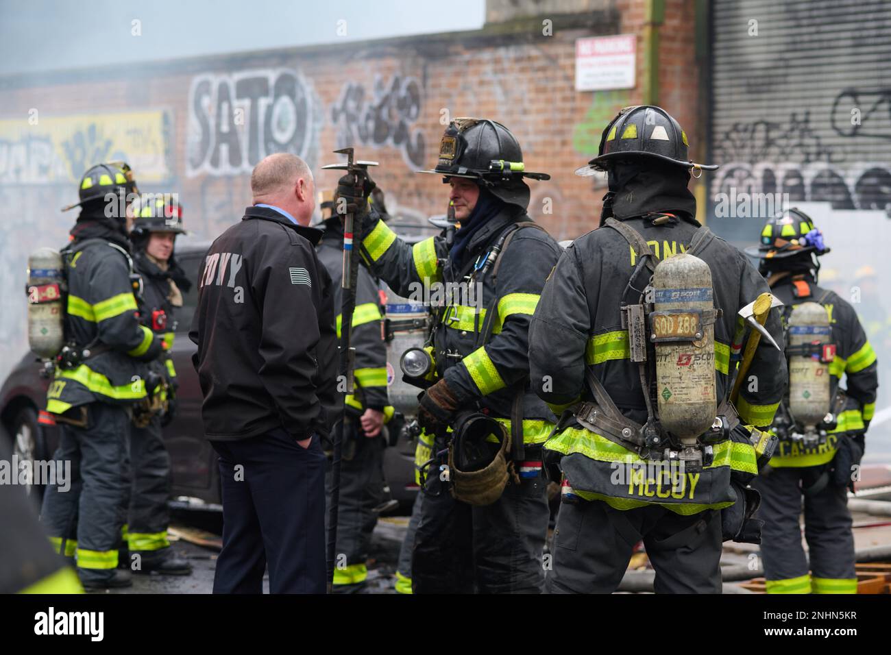 New York, New York, USA. 21st Feb, 2023. Firefighters respond to a four-alarm fire in a lumbar warehouse on 335 Hewes Street in the Williamsburg section of Brooklyn. (Credit Image: © Edna Leshowitz/ZUMA Press Wire) EDITORIAL USAGE ONLY! Not for Commercial USAGE! Credit: ZUMA Press, Inc./Alamy Live News Stock Photo