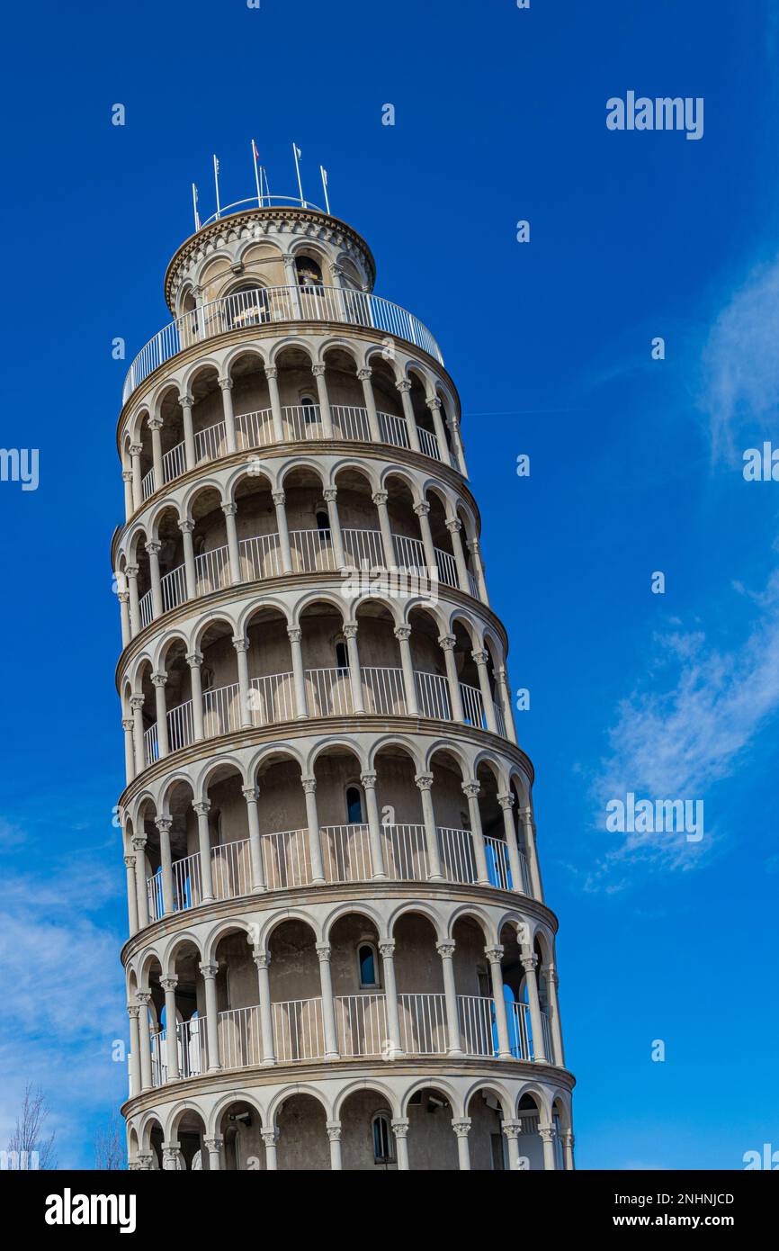 Niles, Illinois, United States - February 21, 2023: Leaning Tower of Niles - replica of the original Leaning Tower of Piza that houses a water tower i Stock Photo