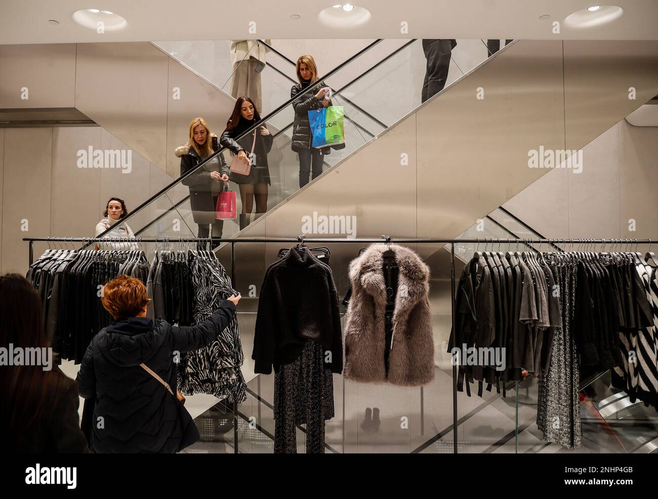 Valencia, People shopping, Zara store Spain Stock Photo - Alamy