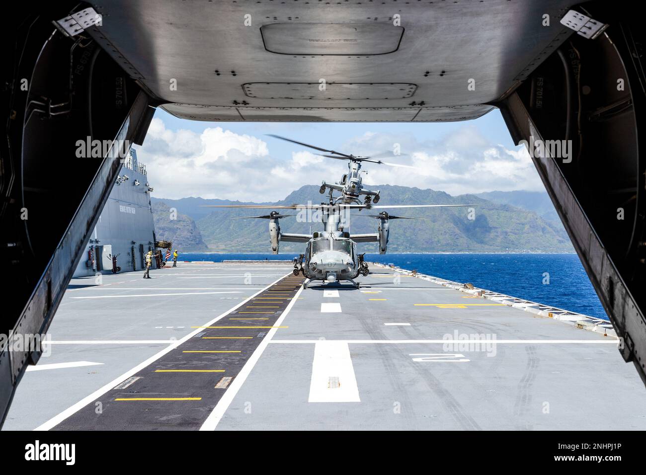 PACIFIC OCEAN (Aug. 1, 2022) A U.S. Marine Corps AH-1Z Viper helicopter launches from the flight deck of Royal Australian Navy Canberra-class landing helicopter dock HMAS Canberra (L02) during Rim of the Pacific (RIMPAC) 2022. Twenty-six nations, 38 ships, three submarines, more than 170 aircraft and 25,000 personnel are participating in RIMPAC from June 29 to Aug. 4 in and around the Hawaiian Islands and Southern California. The world's largest international maritime exercise, RIMPAC provides a unique training opportunity while fostering and sustaining cooperative relationships among particip Stock Photo