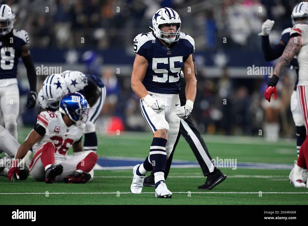 Dallas Cowboys Linebacker Leighton Vander Esch celebrates after