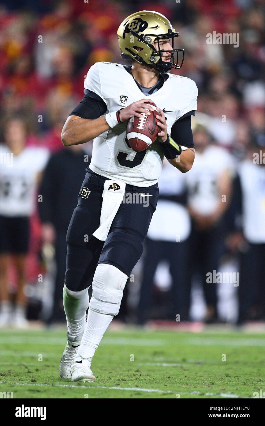 LOS ANGELES, CA - NOVEMBER 11: Colorado Buffaloes quarterback J.T ...