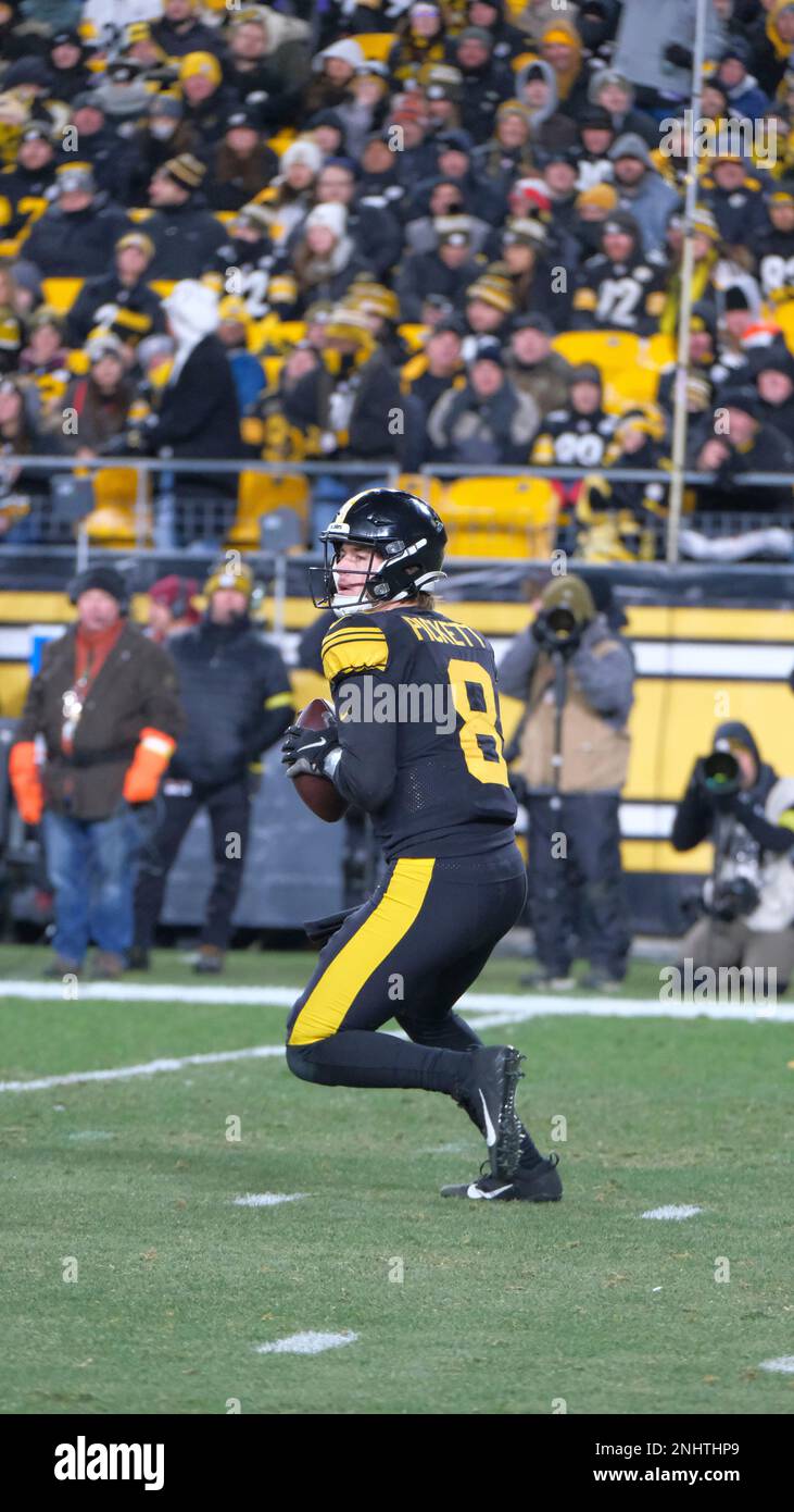 PITTSBURGH, PA - NOVEMBER 20: Pittsburgh Steelers quarterback Kenny Pickett  (8) calls a play in the huddle during the national football league game  between the Cincinnati Bengals and the Pittsburgh Steelers on