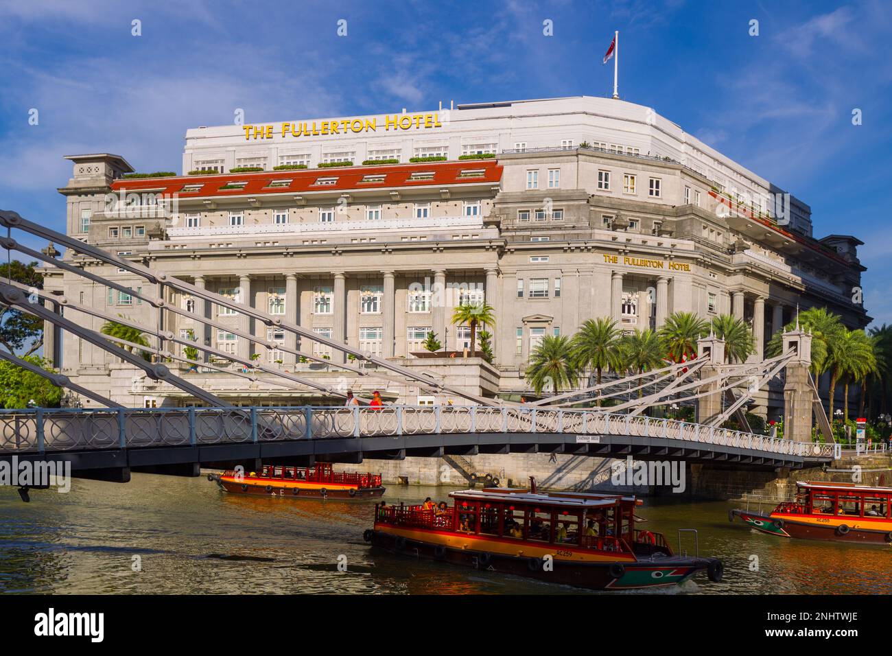 The Fullerton Hotel and Cavenagh Bridge on the SIngapore River in
