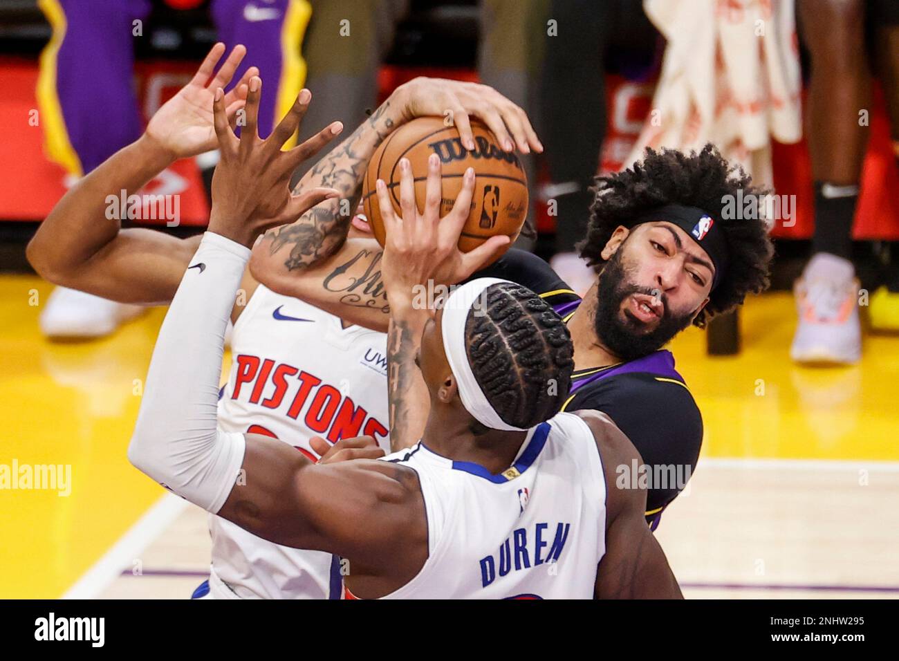 Los Angeles Lakers forward Anthony Davis (3) fights for a ball against