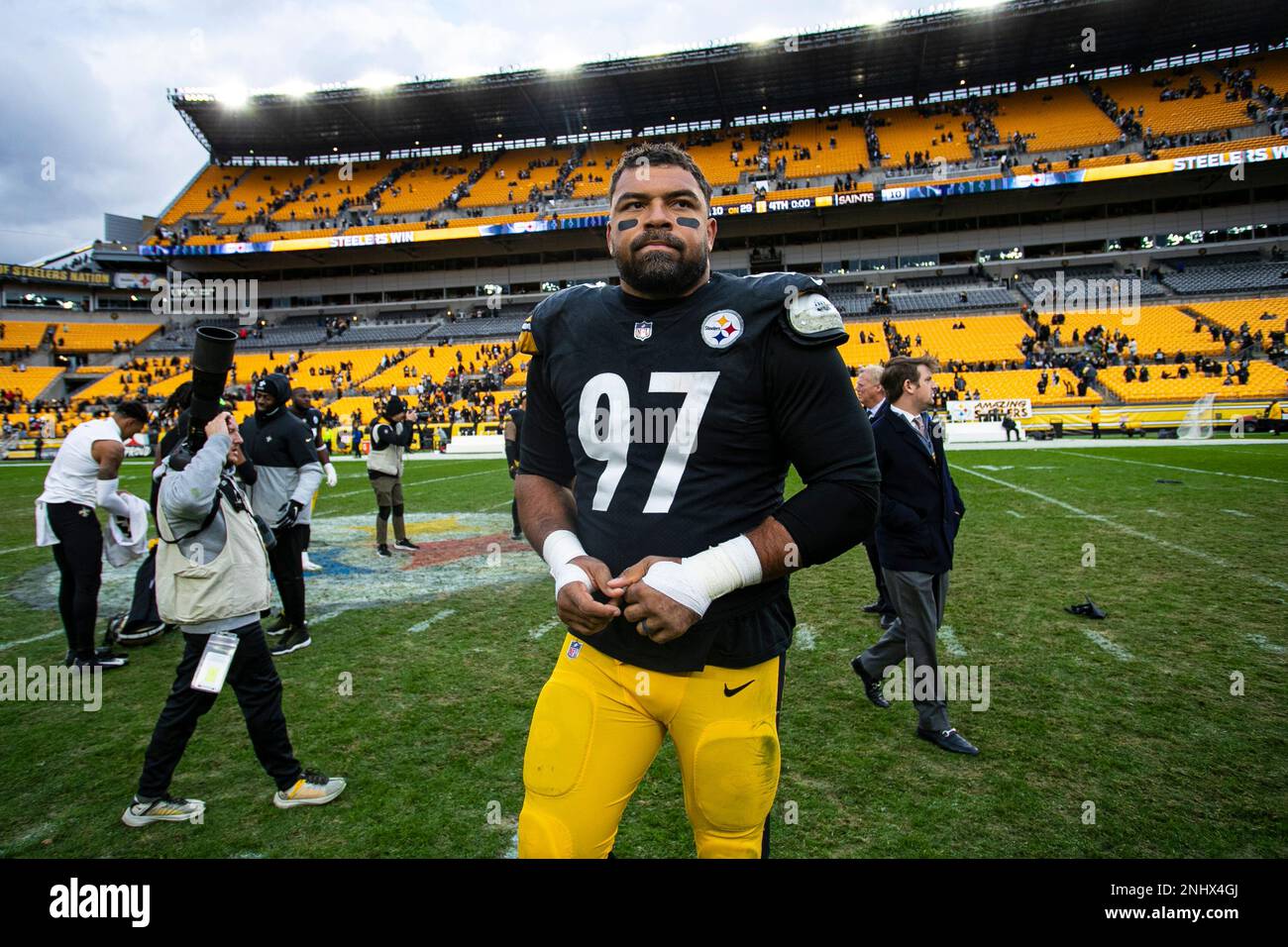 PITTSBURGH, PA - NOVEMBER 13: The Pittsburgh Steelers take the field during  the national football league game between the New Orleans Saints and the  Pittsburgh Steelers on November 13, 2022 at Acrisure