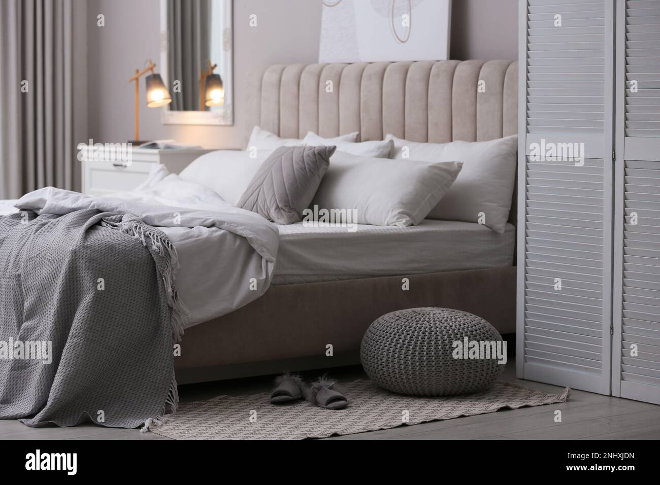 https://c8.alamy.com/comp/2NHXJDN/stylish-room-interior-with-big-comfortable-bed-2NHXJDN.jpg