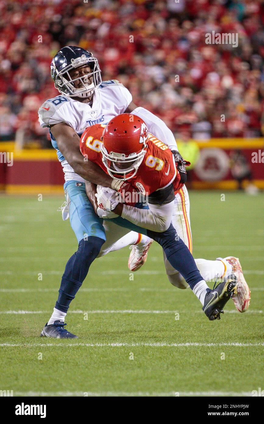 KANSAS CITY, MO - NOVEMBER 06: Kansas City Chiefs defensive end Carlos  Dunlap (8) celebrates after a play against the Tennessee Titans on November  6th, 2022 at GEHA field at Arrowhead Stadium