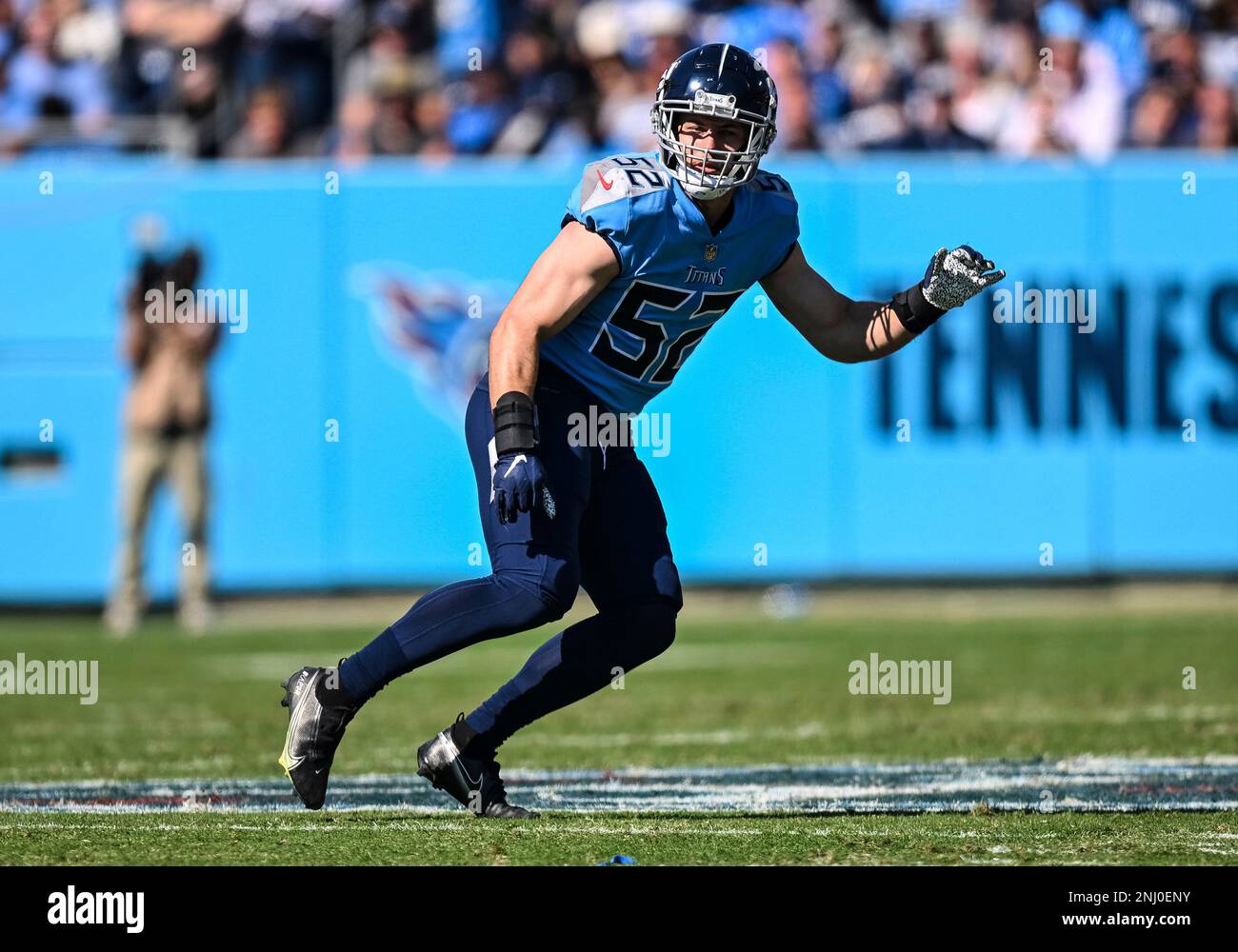 NASHVILLE, TN - OCTOBER 23: Tennessee Titans linebacker Joe Schobert (52)  prepares to defend during the Tennessee Titans game versus the Indianapolis  Colts on October 23, 2022, at Nissan Stadium in Nashville,