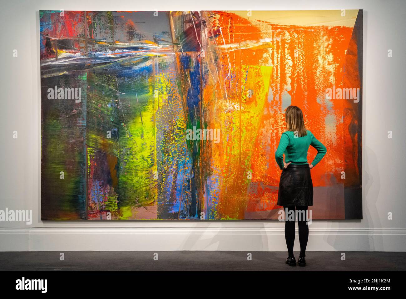 London, UK.  22 February 2023. A staff member views 'Abstraktes Bild' by Gerhard Richter (Est. in the region of £37 million) at a preview of highlights from Sotheby’s upcoming Modern & Contemporary Evening sale featuring works by Kandinsky, Picasso, Richter and Munch.  The sale takes place at Sotheby’s New Bond Street galleries on 1 March 2023. Credit: Stephen Chung / Alamy Live News Stock Photo