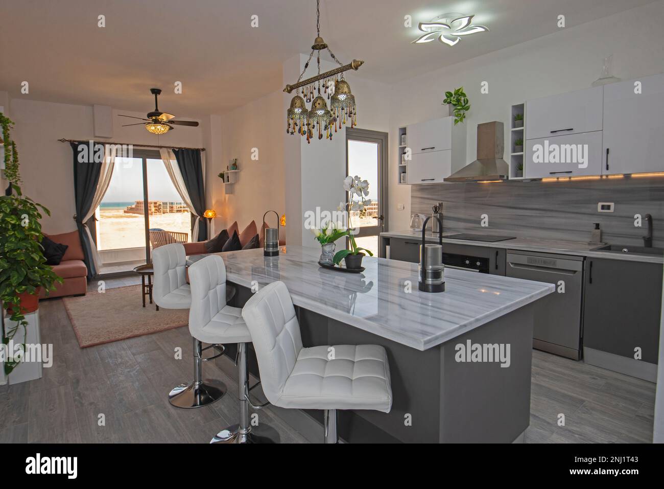 Luxury Apartment Rentals With Multi-Functional Kitchen Appliances photo